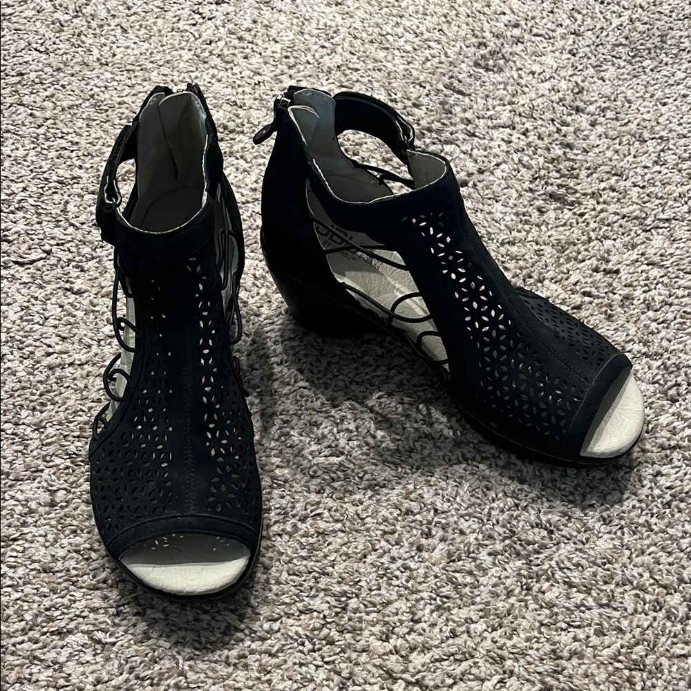 EUC JBU Black Laser-Cut Peep-Toe Ankle Heels - Picture 2 of 8